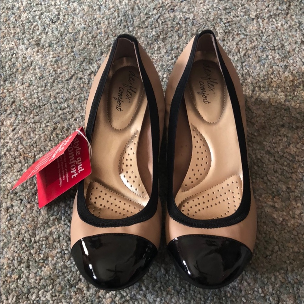 NWT Size 9.5 Dexflex Comfort Shoes